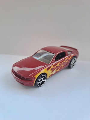 Hot Wheels 2005 Ford Mustang GT diecast car