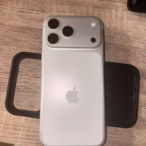 Iphone 17pro max used, 256GB, gray