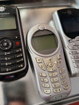 Motorola κλασικά κινητά τηλέφωνα, πακέτο 3 με C115 και C350
