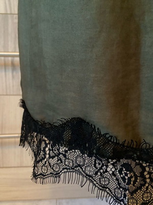Amisu skirt like new with lace, length 70, khaki