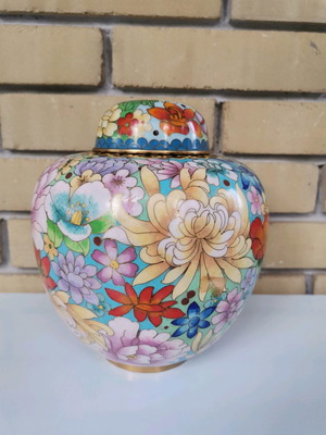 Decorative Vase With Japanese Paintings used