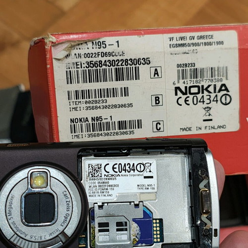 Nokia N95 used with crack and loose cover