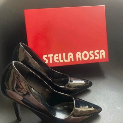 Patent leather pointed pumps like new, size 39, black