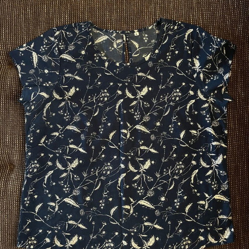 Women's blouse with floral design, like new, size XL