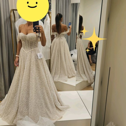 Primalicia wedding dress like new with detachable sleeves and train