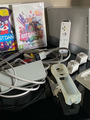 Nintendo Wii Console like new with accessories and 2 Just Dance games