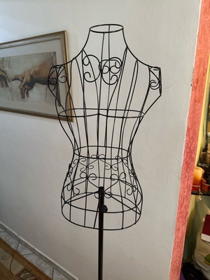 Διακοσμητική Μεταλλική Κούκλα Ραπτικής Μαύρη σαν καινούργια