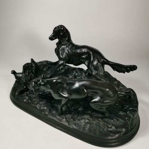 Metal hunting statue with dogs used, 70s
