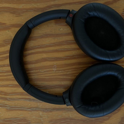 Sony WH-1000XM4 wireless headphones like new, noise cancelling