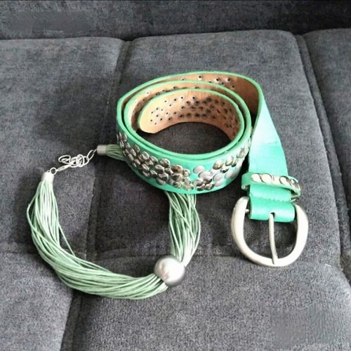Green belt and necklace set like new