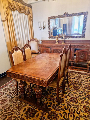 Carved dining set with buffet and mirror like new, vintage style