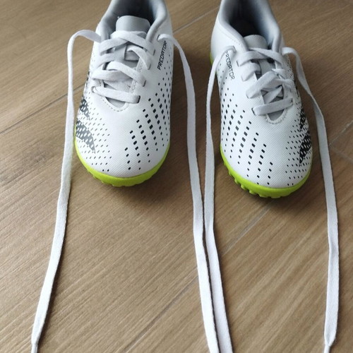 Adidas Predator kids football shoes size 28 like new, white