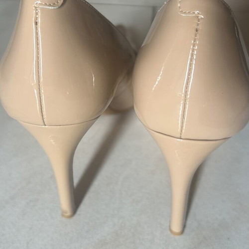 Vince Camuto Pumps Soft Gold Patent Size 39 Like New