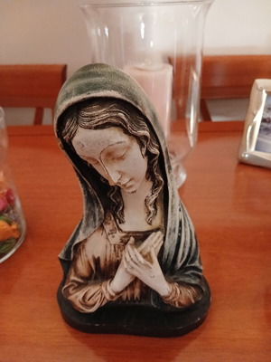 Decorative Virgin Mary statue, like new, very old