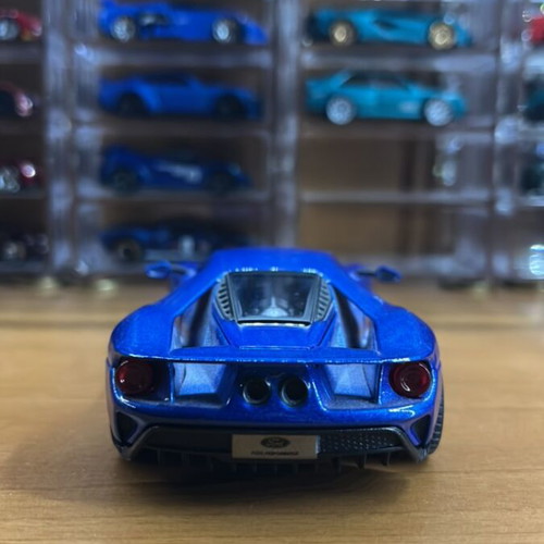 Burago 2017 Ford GT 1/32 scale like new