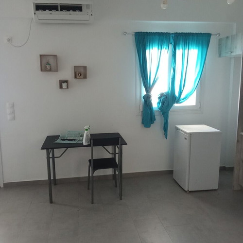 Γκαρσονιέρα στη Σαντορίνη με βεράντα και κήπο