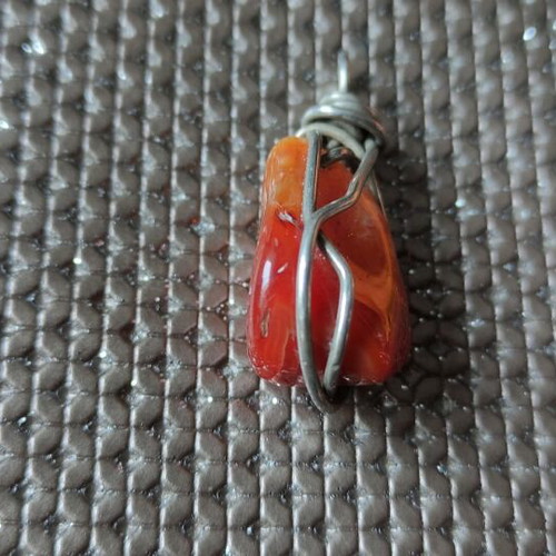 Carnelian pendant like new with silver setting