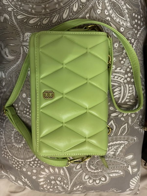 Bag to Bag crossbody shoulder bag like new, green