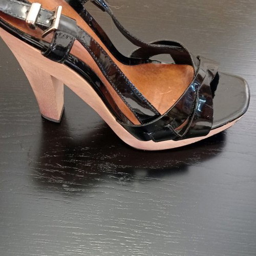 Schutz sandals new with wooden heel and patent leather size 40