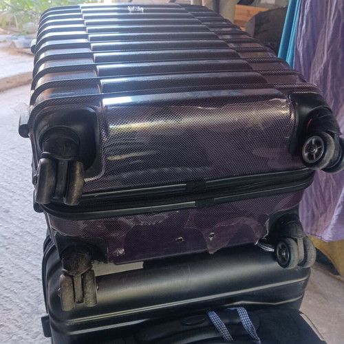 Medium-small travel suitcase 65x40x25 used, brown