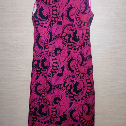 H&M Dress with Red and Black Paisley Print like new, size S