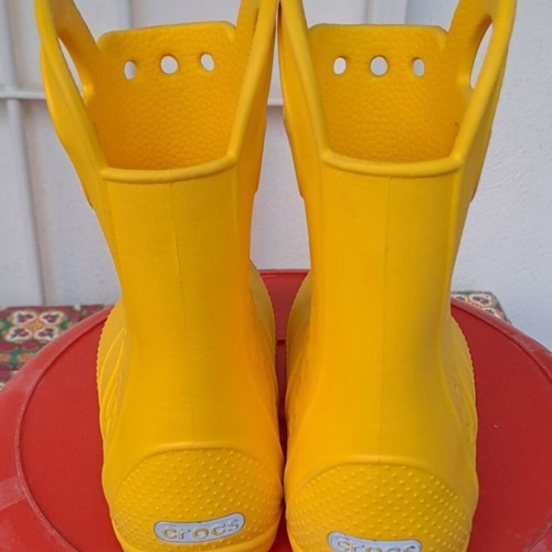 Crocs children's rain boots like new, size C 12, yellow