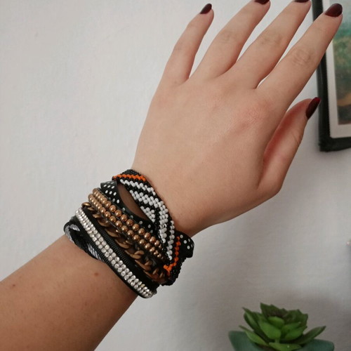 Boho bracelet with magnet like new, multicolor and silver
