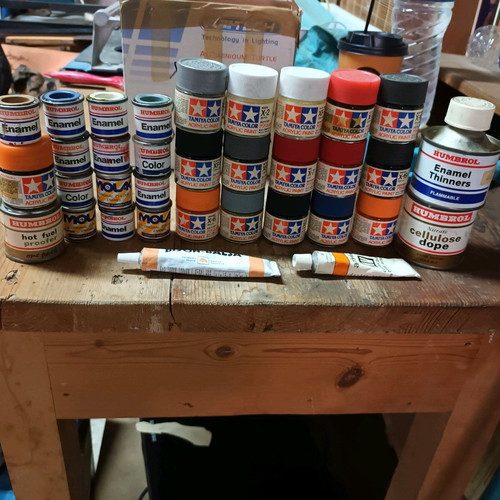Tamiya and Humbrol model paints like new, 32 pieces