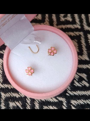 Gold earrings 14 carat with pink enamel new