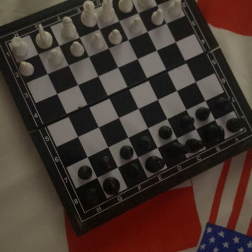 Magnetic chess set