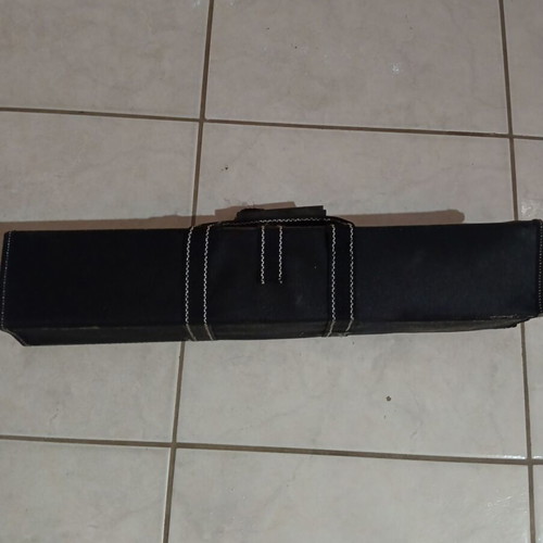 Knife set like new with carrying case