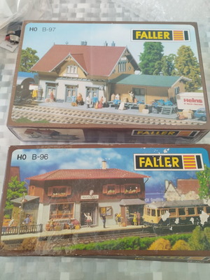HO scale model train station buildings