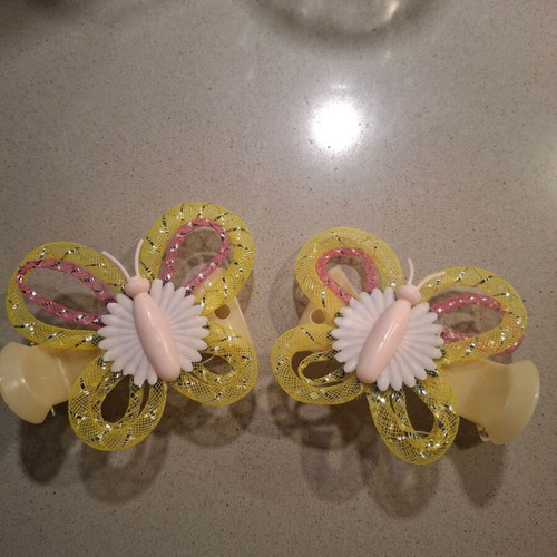 Decorative curtain accessories set like new