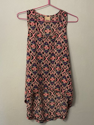 Ichi sleeveless top M like new with geometric pattern