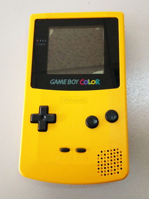 Nintendo Game Boy Color yellow used, functional motherboard, screen repair needed