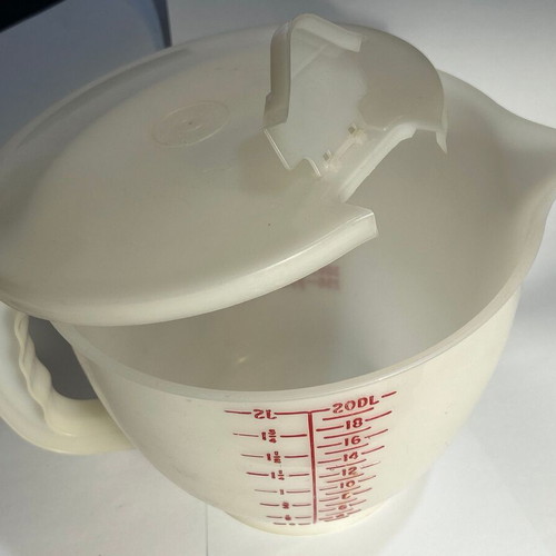 Tupperware large 2L measuring jug with lid like new