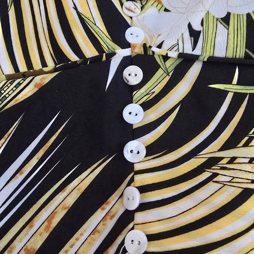 Crop top with exotic tropical print and adjustable straps, size T3