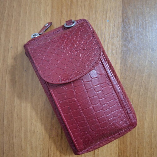 Women's leather wallet-bag like new, red, magnetic clasp