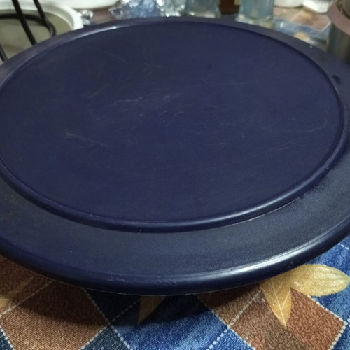 Large Bowl with Airtight Blue Lid like new