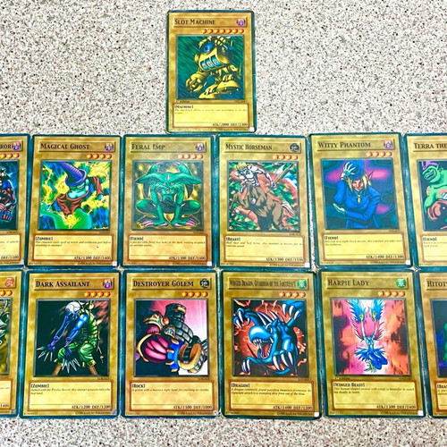 Yu-Gi-Oh! collection like new with rare and classic 130+ cards