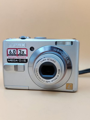Panasonic Lumix DMC-LS60 camera used with AV cable and 512MB memory card