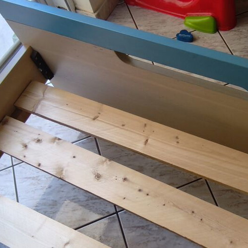 Children's single bed 90x200 cm, sturdy wooden frame