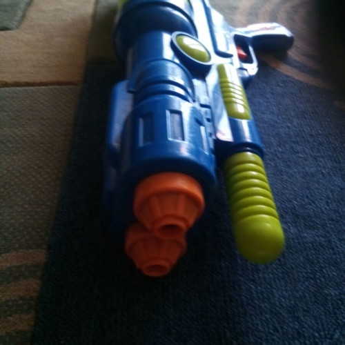 Water Gun large size like new, 55x25 cm, 2.2L tank, 8m range