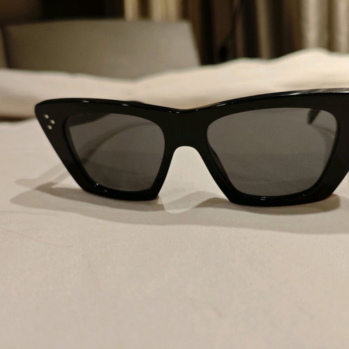 Celine40187I sunglasses like new, black