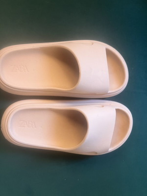 Zara Kids slides size 30 used, beige