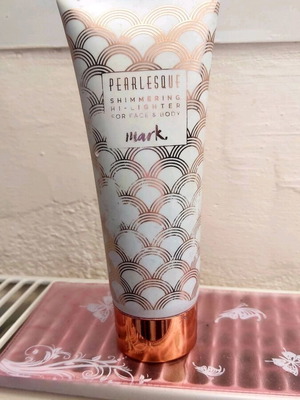Avon mark Pearlesque Shimmering Highlighter for face and body 100ml like new