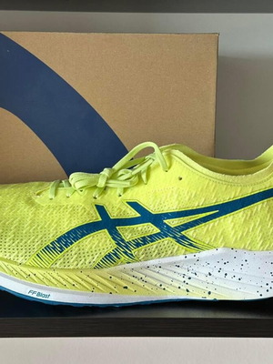 Asics Magic Speed μέγεθος 50.5, 32εκ. σόλα, καινούργιο με κουτί