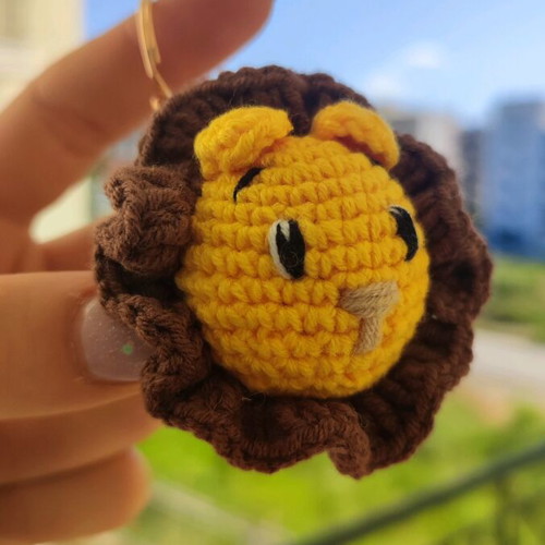 Crochet lion keychain new