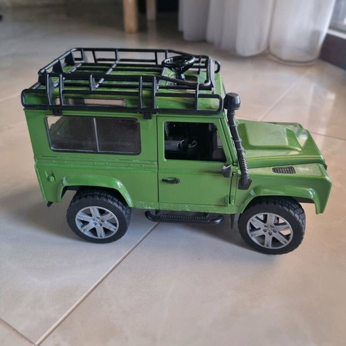 Bruder Land Rover Defender 1/16 used with horse carriage