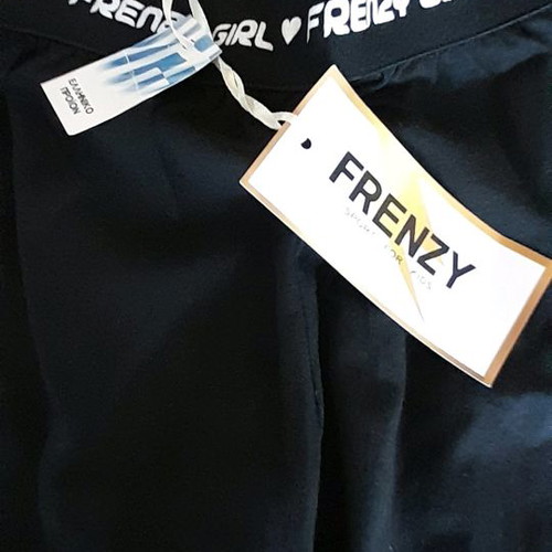 Frenzy Capri Leggings Black Size 14 New with Tags